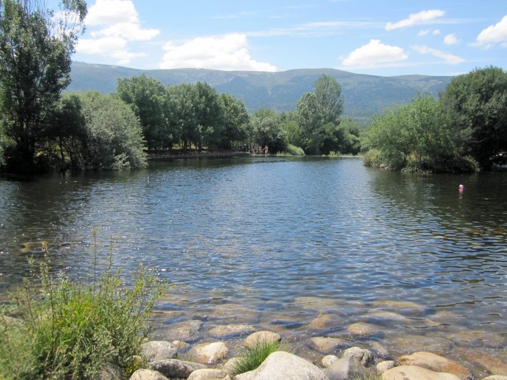 Las Presillas: presa sobre el río